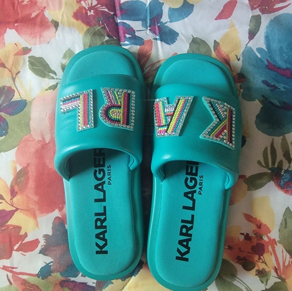 Karl Lagerfeld Paris Opal Platform Sandal. - Picture 3 of 6